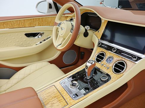 Used 2020 Bentley Continental GT image 50