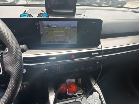 Used 2025 Kia Sorento LX image 5