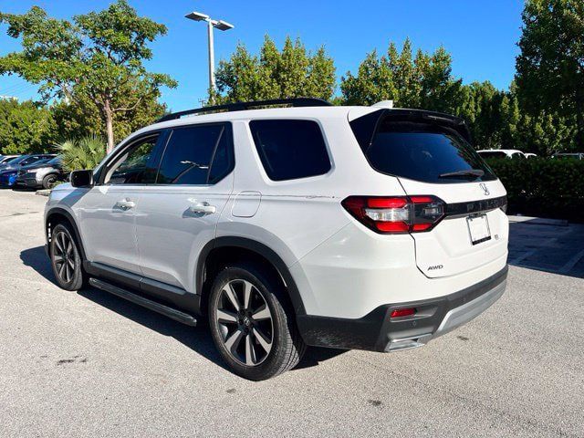 Used 2024 Honda Pilot Touring image 4