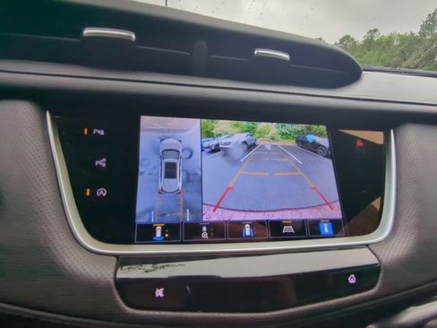 Used 2022 Cadillac XT5 Premium Luxury w/ Technology Package FWD image 16