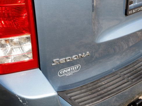 Used 2012 Kia Sedona LX image 24