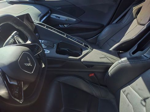 Used 2024 Chevrolet Corvette Stingray Coupe w/ Z51 Performance Package image 4