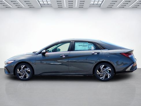 New 2026 Hyundai Elantra Limited FWD image 7