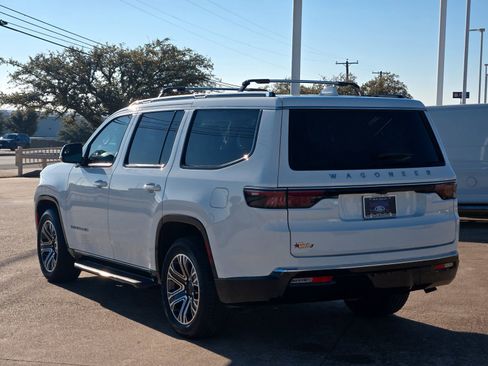 Used 2023 Jeep Wagoneer 2WD w/ Premium Group I image 5