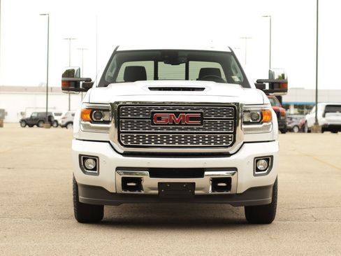 Used 2019 GMC Sierra 3500 Denali w/ Duramax Plus Package AWD/4WD image 2