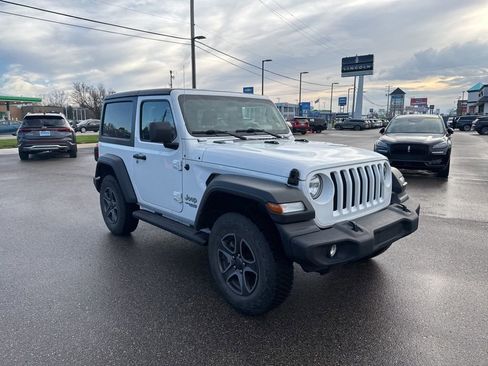 Used 2019 Jeep Wrangler Sport image 7