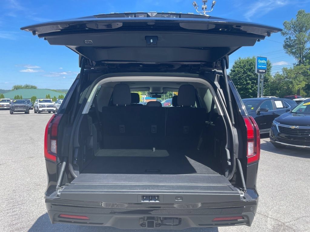 Used 2025 Ford Expedition Max Active AWD/4WD image 41