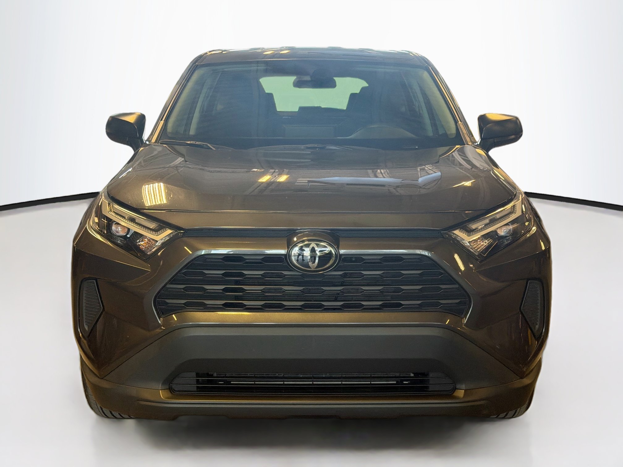 Used 2025 Toyota RAV4 LE AWD/4WD image 2