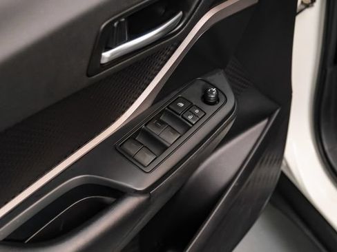 Used 2020 Toyota C-HR LE FWD image 39