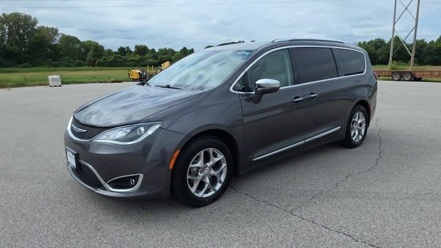 Used 2019 Chrysler Pacifica Limited w/ Advanced Safetytec Group FWD image 3