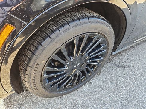 Used 2021 Lincoln Corsair Reserve w/ Equipment Group 201A image 4