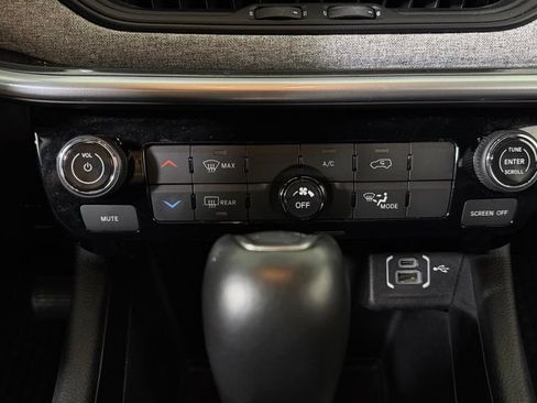 Used 2025 Jeep Compass Latitude AWD/4WD image 21
