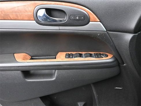 Used 2011 Buick Enclave CXL image 28