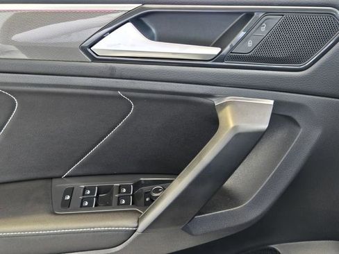Certified 2022 Volkswagen Tiguan SE R-Line image 27