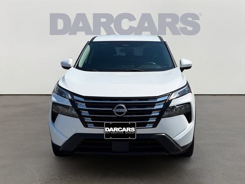 Used 2024 Nissan Rogue SV FWD image 2