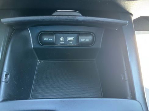 Used 2019 Kia Sorento LX image 38