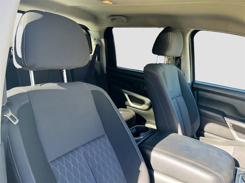 Used 2021 Nissan Titan SV w/ SV Convenience Package image 28