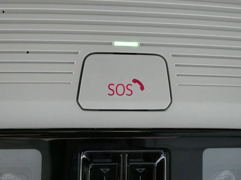 New 2025 Volkswagen Tiguan SE image 17