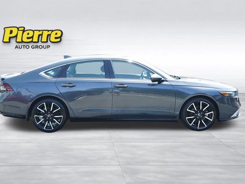 Used 2023 Honda Accord Touring image 3