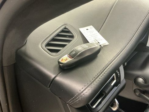 Used 2020 Porsche Macan Turbo image 38