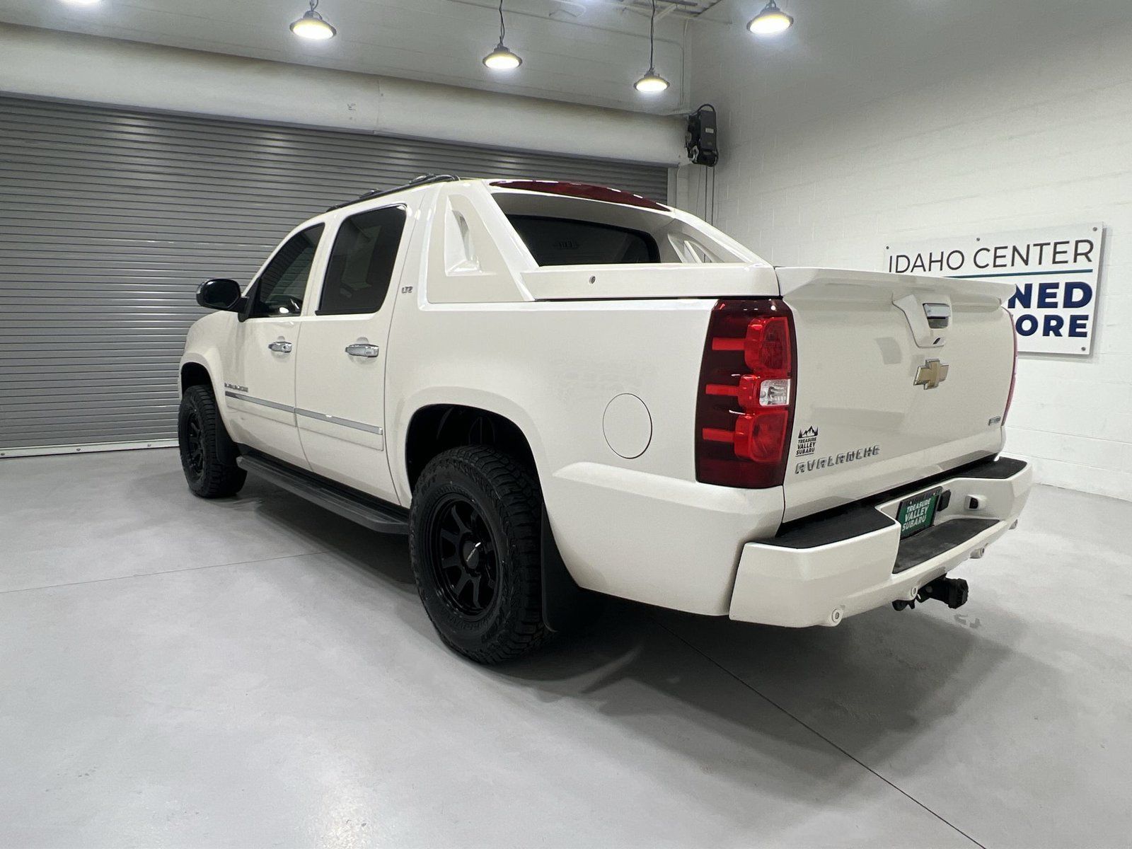Used 2011 Chevrolet Avalanche LTZ RWD image 6