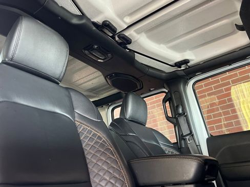 Used 2022 Jeep Wrangler Unlimited Sahara image 17