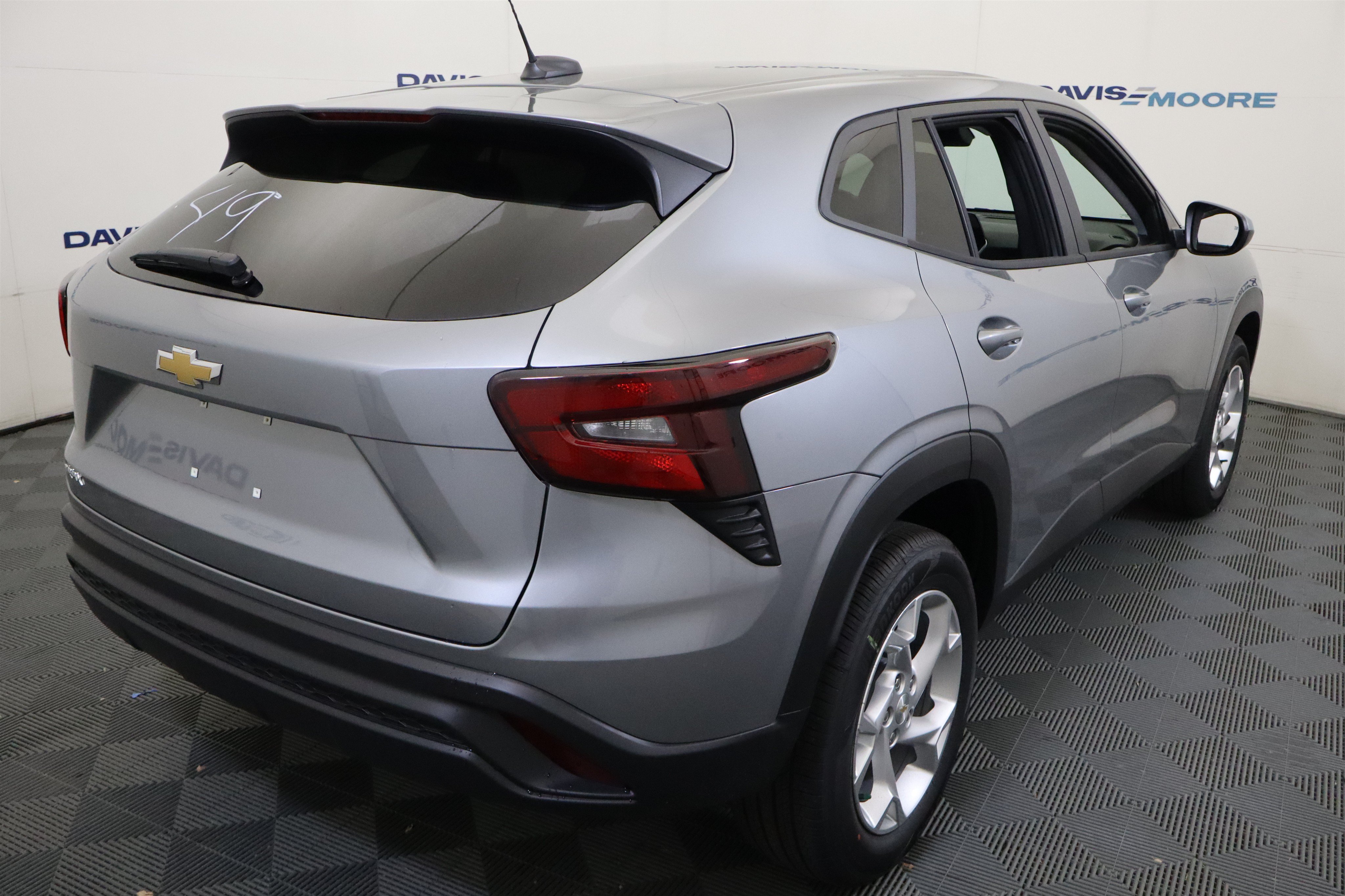 New 2026 Chevrolet Trax LS w/ LS Convenience Package FWD image 6