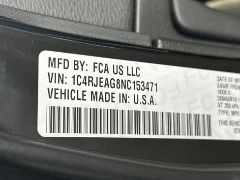 Used 2022 Jeep Grand Cherokee Laredo E image 23