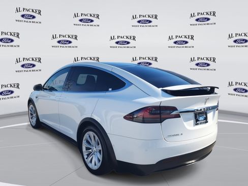 Used 2016 Tesla Model X 90D image 3