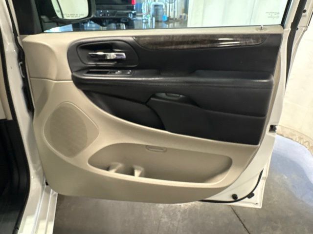Used 2011 Dodge Grand Caravan Crew FWD image 38