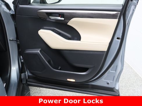 Used 2023 Toyota Highlander Limited image 39
