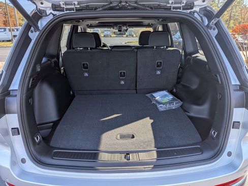 New 2025 Jeep Grand Cherokee Laredo X w/ Luxury Tech Group I image 29