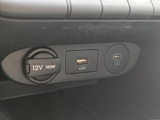 Used 2025 Hyundai Elantra Limited FWD image 22
