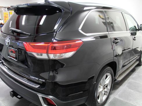 Used 2017 Toyota Highlander Limited Platinum AWD/4WD image 6