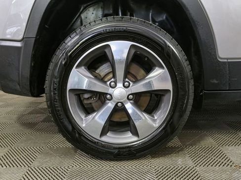 Used 2019 Jeep Cherokee Limited AWD/4WD image 17