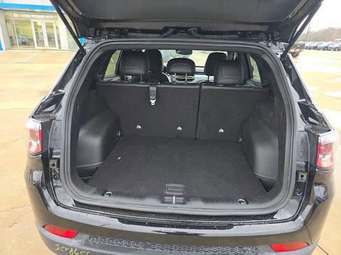 Used 2025 Jeep Compass Latitude image 13