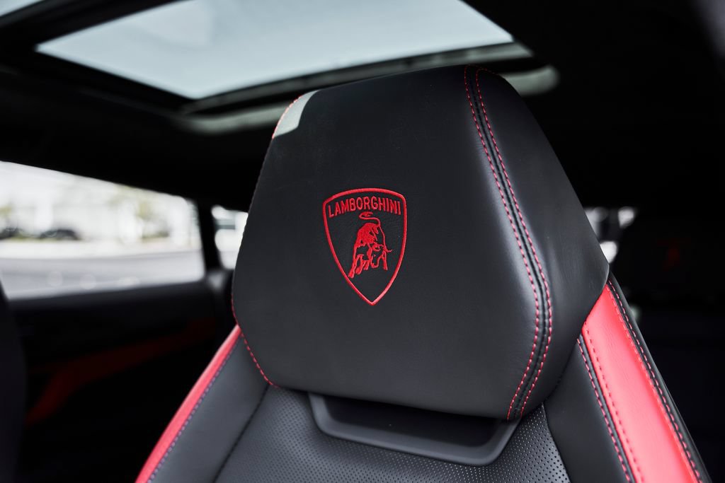 Used 2025 Lamborghini Urus SE AWD/4WD image 46