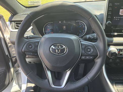 Used 2022 Toyota RAV4 XSE AWD/4WD image 18
