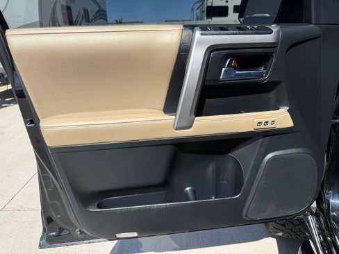 Used 2016 Toyota 4Runner Limited AWD/4WD image 30