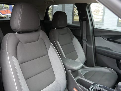 Used 2023 Chevrolet TrailBlazer LT w/ Convenience Package FWD image 8