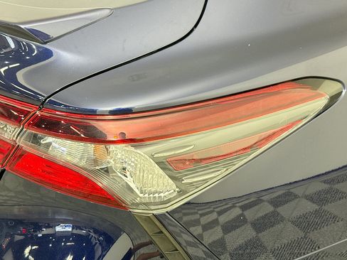 Used 2021 Toyota Camry SE FWD image 31