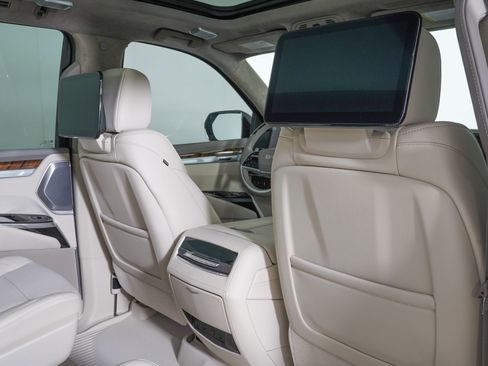 Used 2026 Cadillac Escalade Platinum Sport w/ LPO, Floor Liner Package AWD/4WD image 11