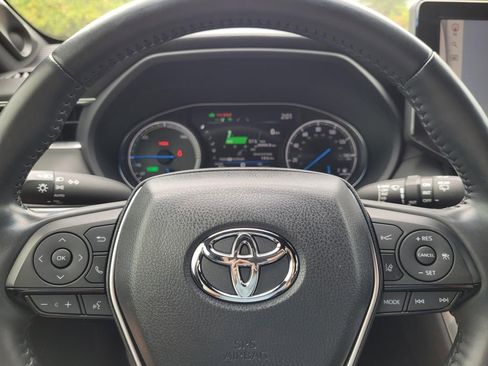 Used 2021 Toyota Venza XLE image 22