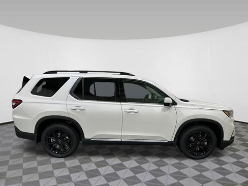 New 2025 Honda Pilot Touring image 6