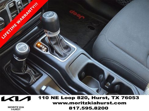 Used 2019 Jeep Wrangler Unlimited Sahara image 9