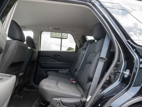 Used 2024 Nissan Pathfinder SV w/ Black Appearance Package AWD/4WD image 18