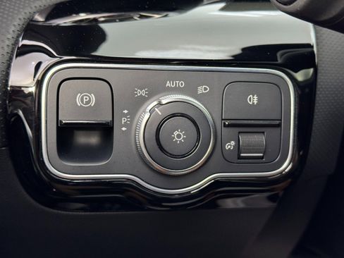 Used 2021 Mercedes-Benz A 35 AMG 4MATIC image 19