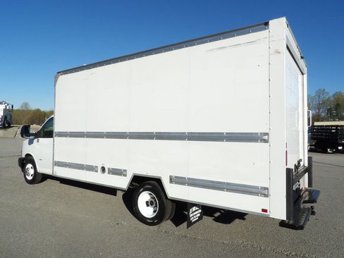 Used 2020 GMC Savana 3500 Extended w/ Driver Convenience Package image 4