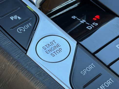 Used 2024 BMW 330i Sedan w/ Premium Package image 25