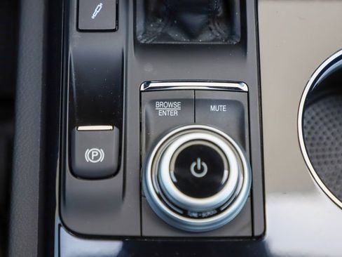 Used 2022 Maserati Quattroporte Modena Q4 AWD/4WD image 32